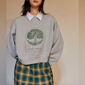 UO Living Wisely Cropped Pullover Sweatshirt